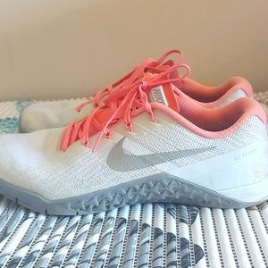 NIKE Women Metcon 3 Training Shoes size 8